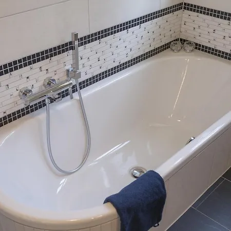 Haus Boddenresidenz 2 بيت للعطل *